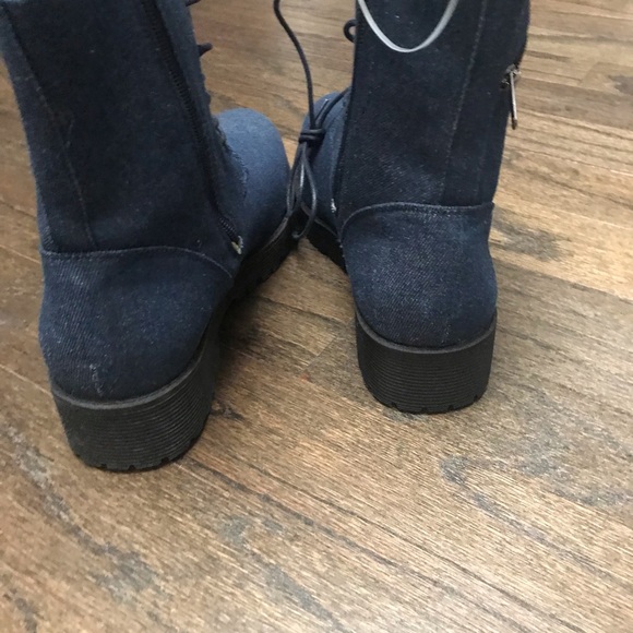 CINAK WOMEN COMBAT BOOTS WITH ZIPPER SIDE POCKET. NEVER WORN, COMFORTABLE & NEW - Picture 4 of 7